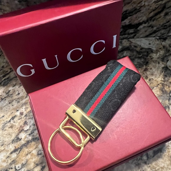 Gucci Black and Gold Key Holder with Red and Green Stripe - Picture 4 of 6